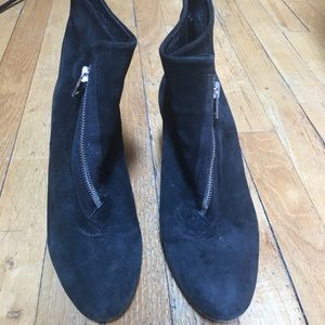 EUC DKNY black heel booties ankle boots